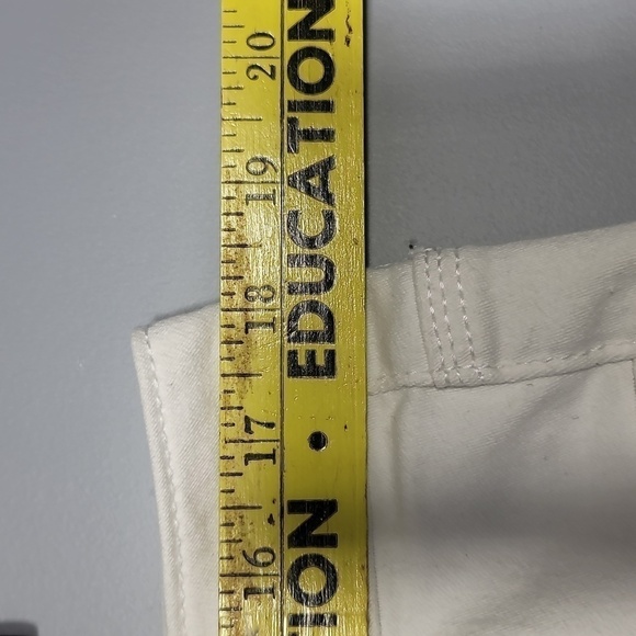 SEVEN7 White Bermuda Shorts - Picture 5 of 11